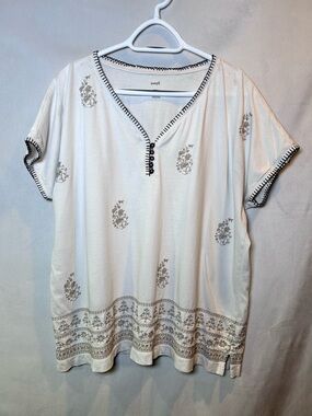 Pure Jill Embroidered Buttoned V-Neck Tee. Ivory/Cream & Taupe. Size L